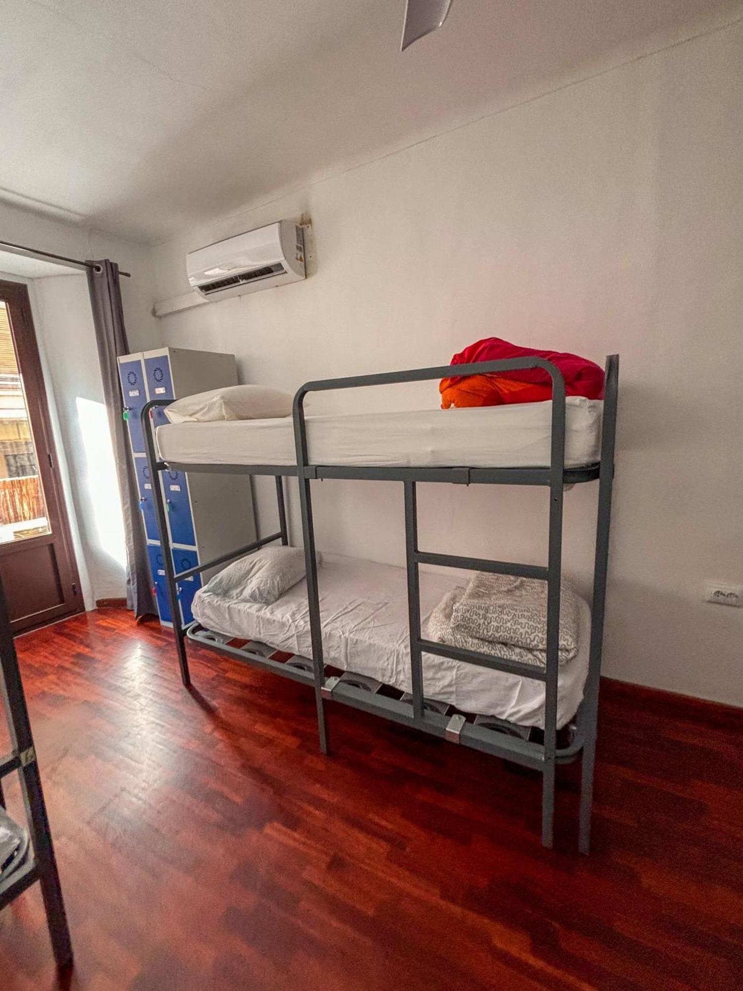 Tarragona Hostel Exterior photo